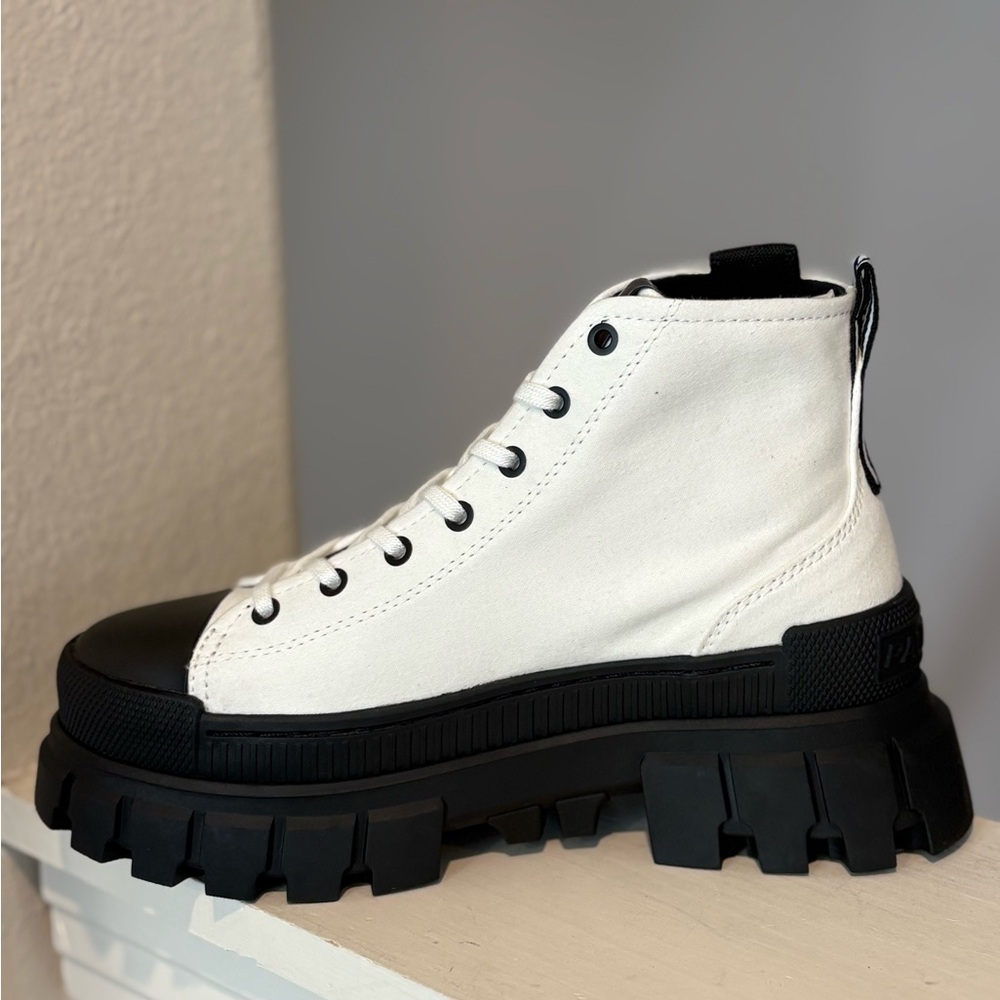 Palladium Revolt Hi TX Star White Platform Boot / 97242-116-M / Womens Size 6.5 - Picture 4 of 9
